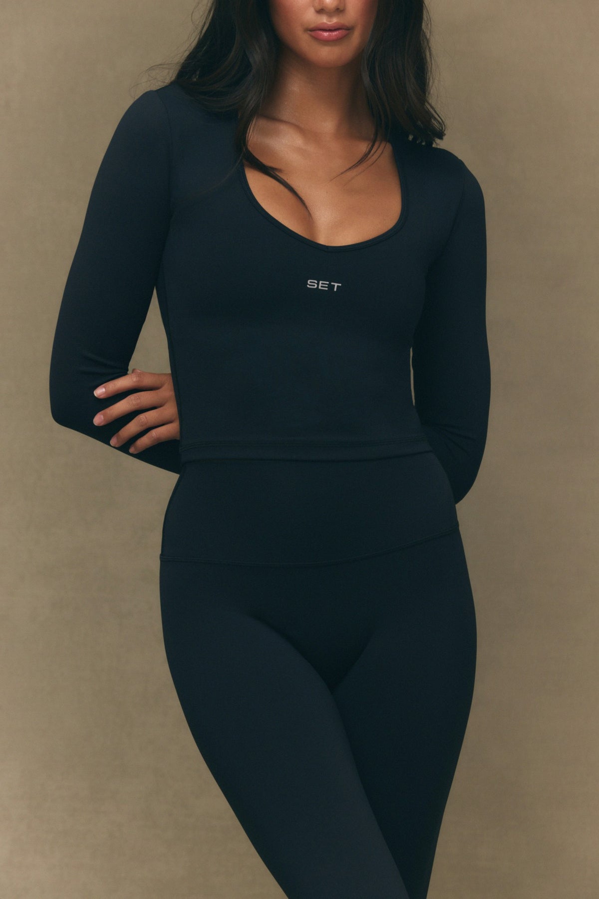 LUXFORM® LUX V LONG SLEEVE - ONYX | SET ACTIVE Trending