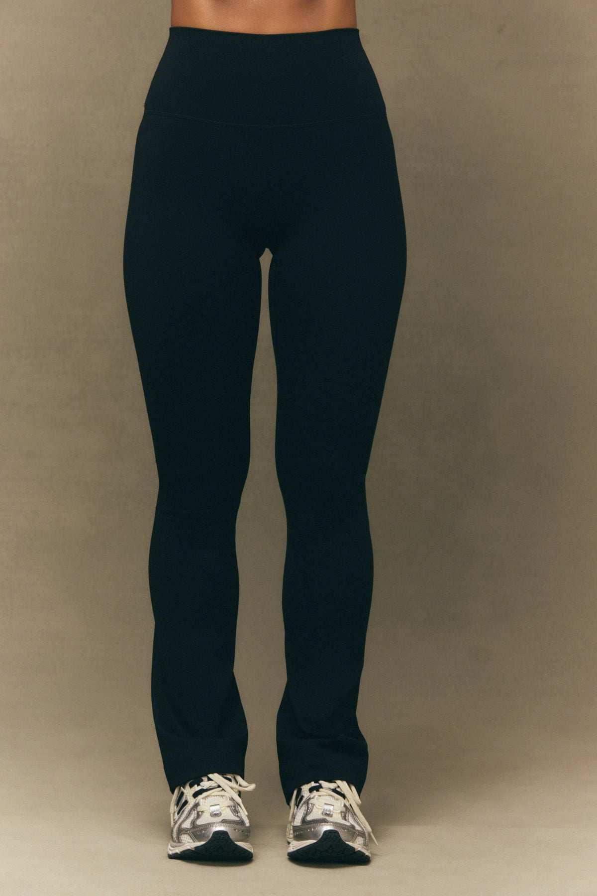 SPORTBODY® SPORTY STRAIGHT HIGH-RISE LEGGINGS - ONYX | SET ACTIVE Popular