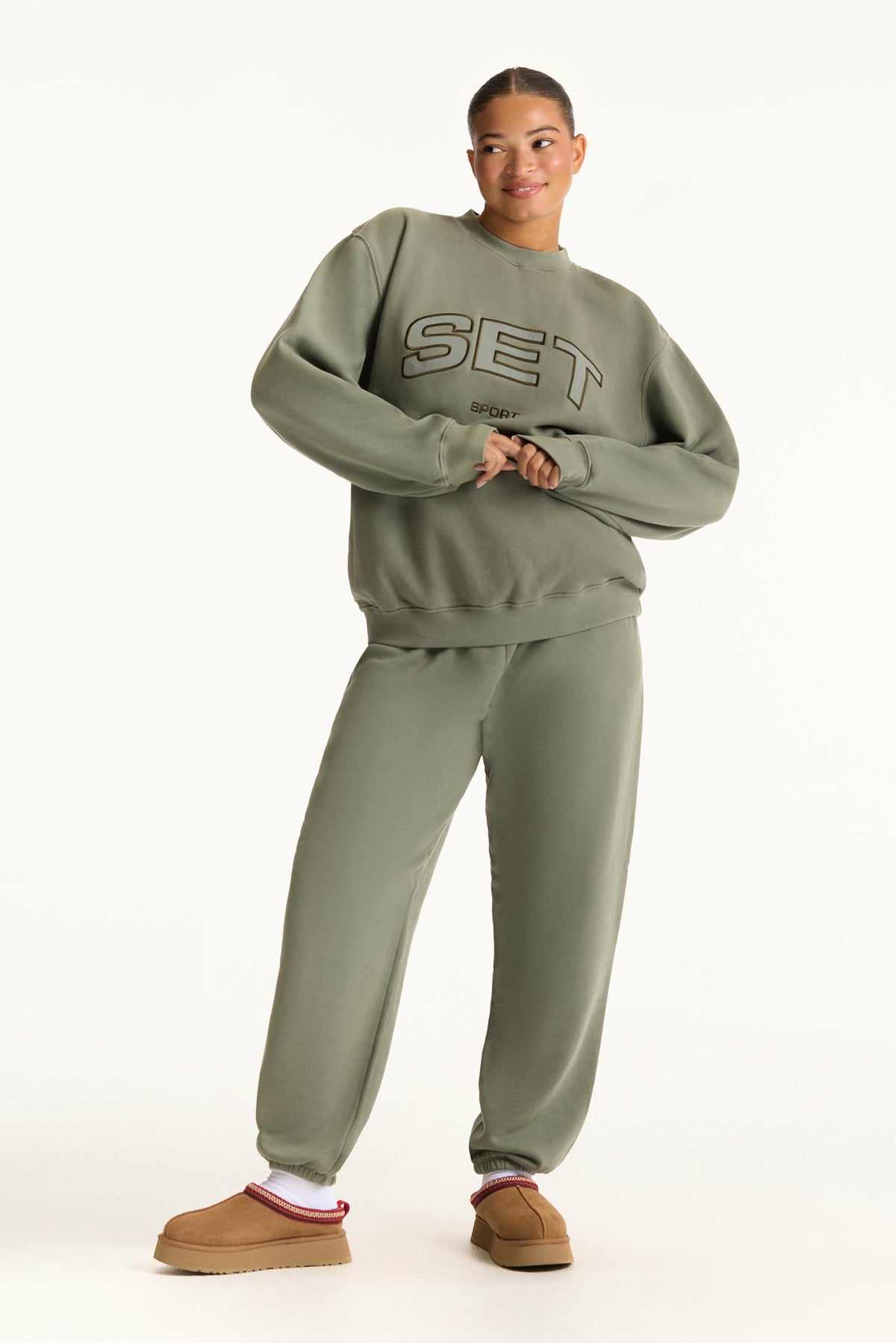 MIDWEIGHT SWEATS STAPLE OLD SCHOOL SWEATPANTS - KELP | SET ACTIVE Exclusive
